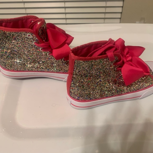 BLING & BOWS - Picture 3 of 5